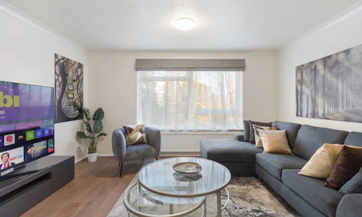 Oakleigh Apartment | Barnet Oasis near Sky Studios