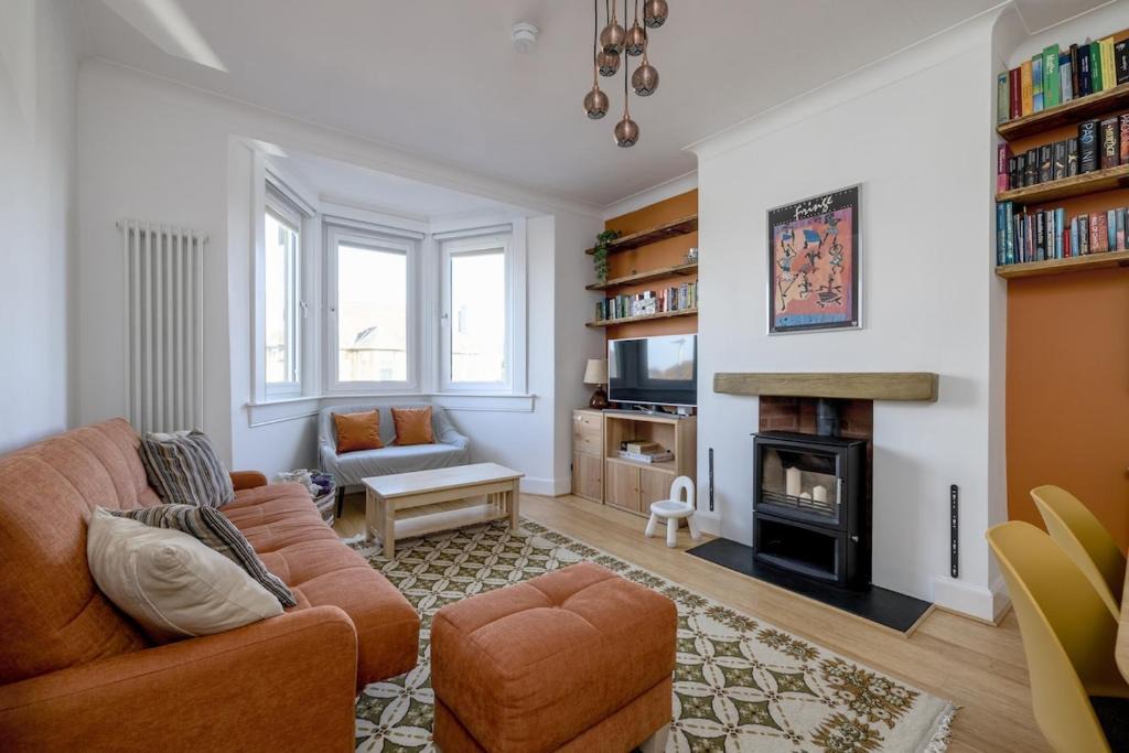 Longcroft Apartment | Barnton Grove Getaway