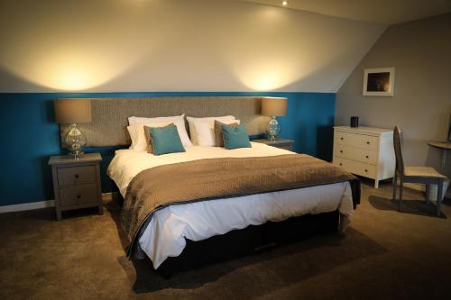 Dalgety Bay Bed & Breakfast | Bay and Bridge near Edinburgh