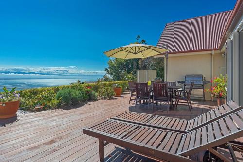Britannia Heights House | Bay Dreamer - Nelson Holiday Home