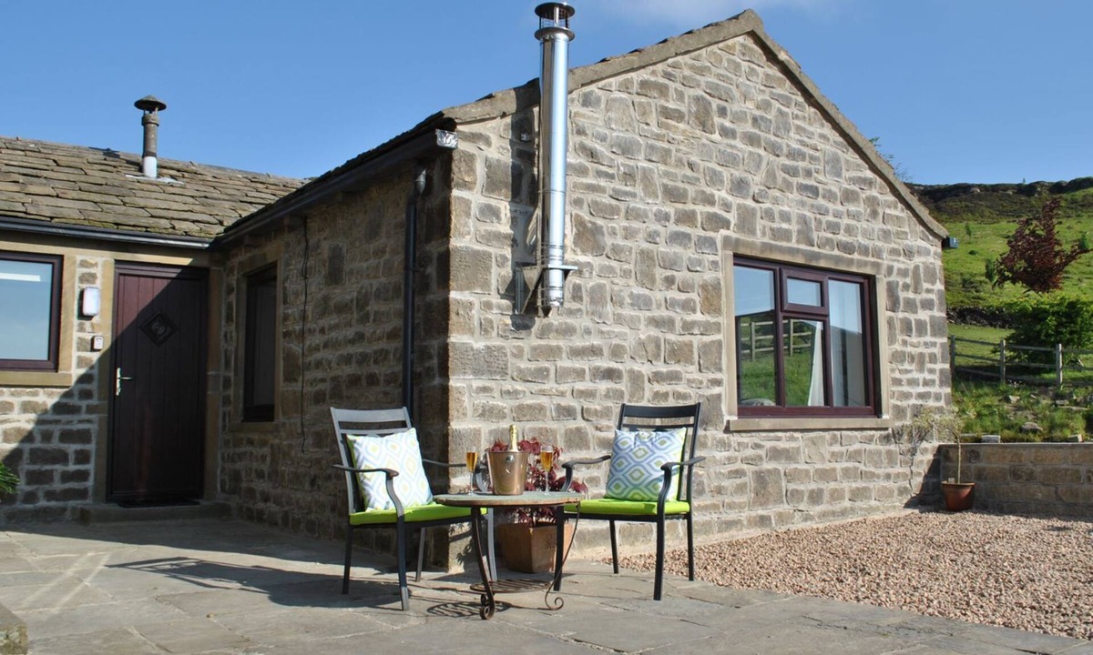 Sutton-in-Craven Cottage | BAYWOOD COTTAGE, character holiday cottage in Cowling