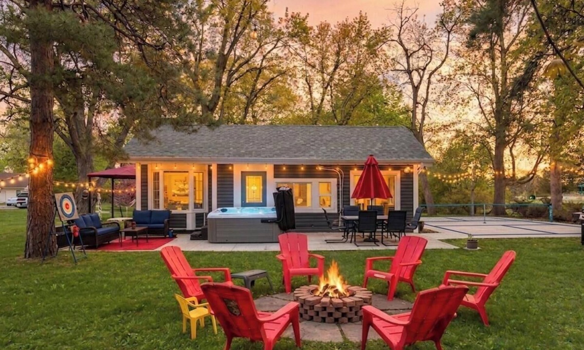 Plympton-Wyoming Cottage | *Beach Walk, Hot Tub & Private Pickleball Gem*