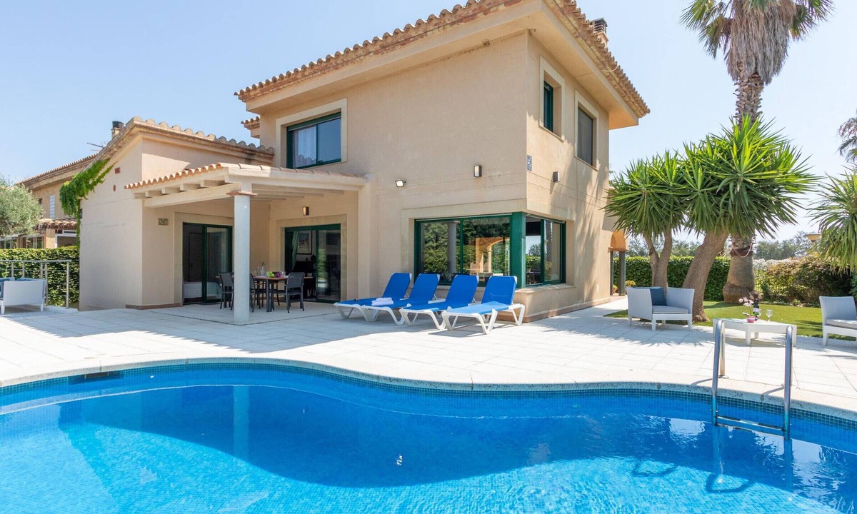 Sant Pere Pescador Villa | Beachfront House: Pool, A/C, Wi-Fi, BBQ, Garden, Sleeps 8, Parking