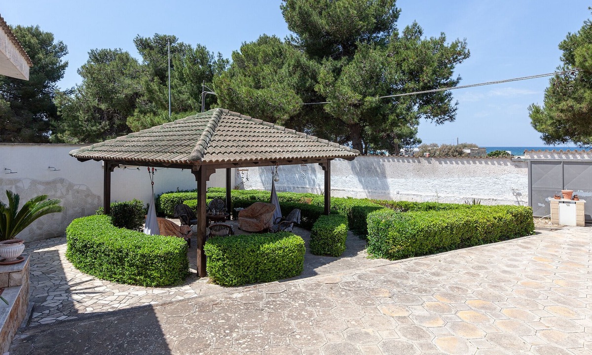 Sant'Isidoro Ski Chalet | Beachfront vacation villa next to sandy Ionian coast m525