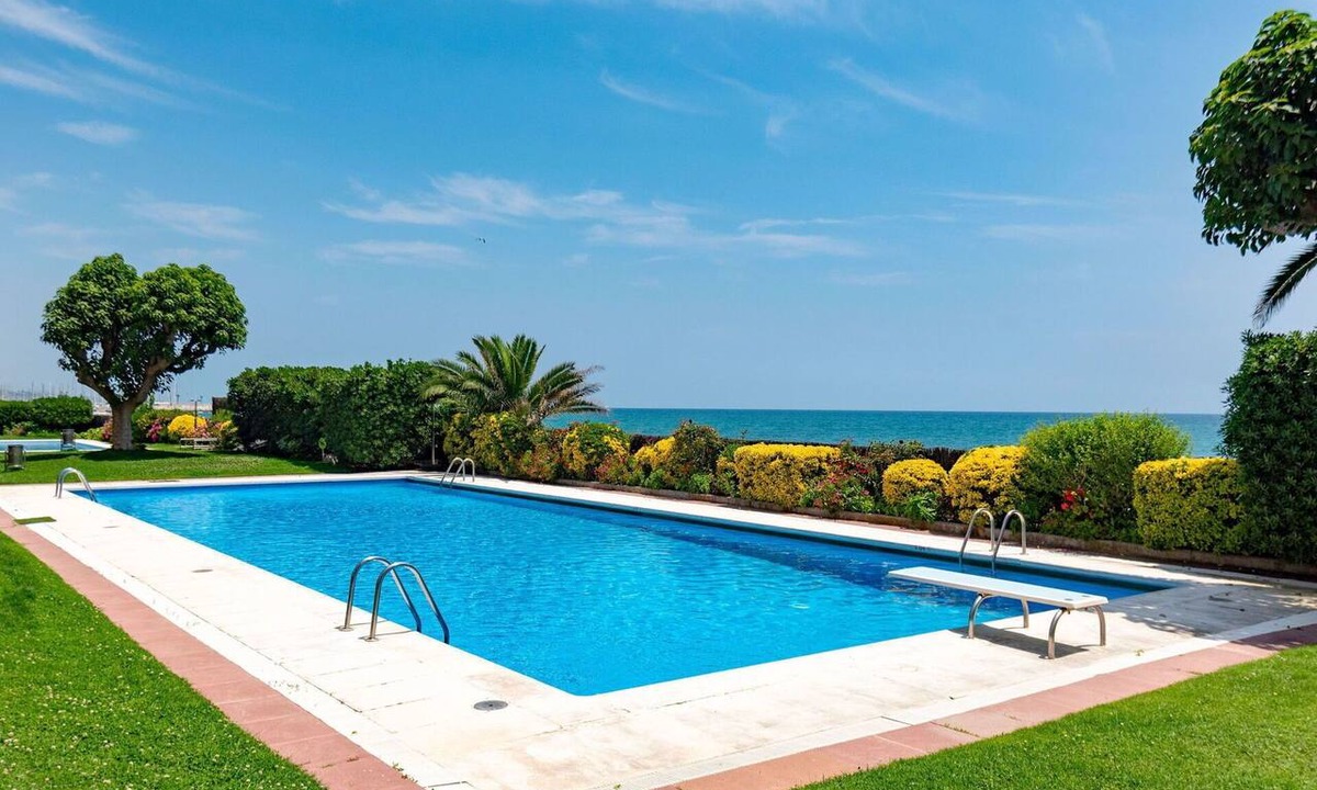Sant Andreu de Llavaneres Apartment | Beautiful apartment for 6 guests with pool, WIFI, TV and balcony
