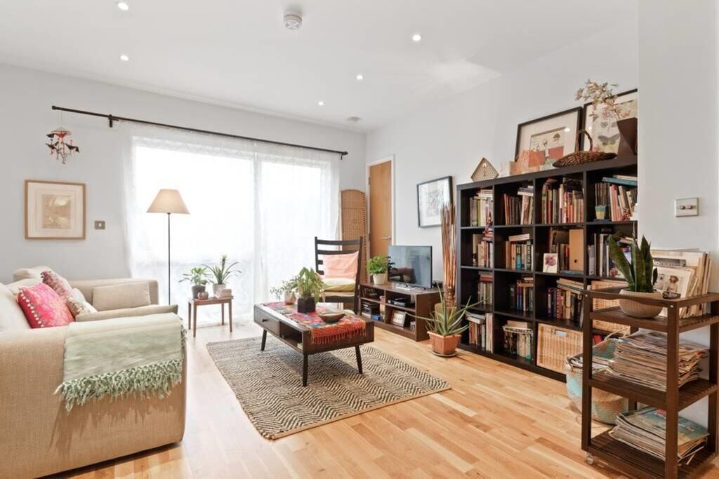 Newham Apartment | Beautiful 1 bed w/ balcony in East London 10min to tube