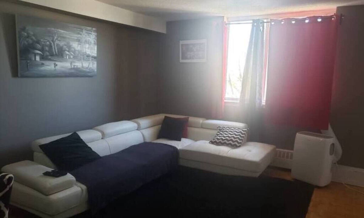 Davenport Apartment | "Beautiful 1 bedroom apartment 5min to downtown!"