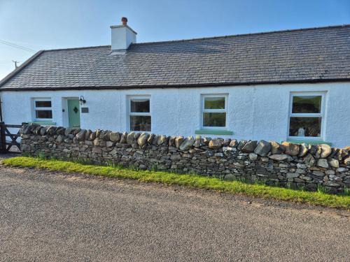 Damnaglaur House | Beautiful 2-Bed semi rural cottage enclosed garden