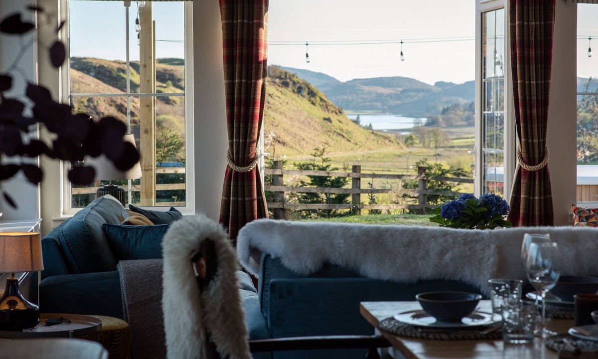 Lerags Apartment | Beautiful 4 bed house with views of hills and sea