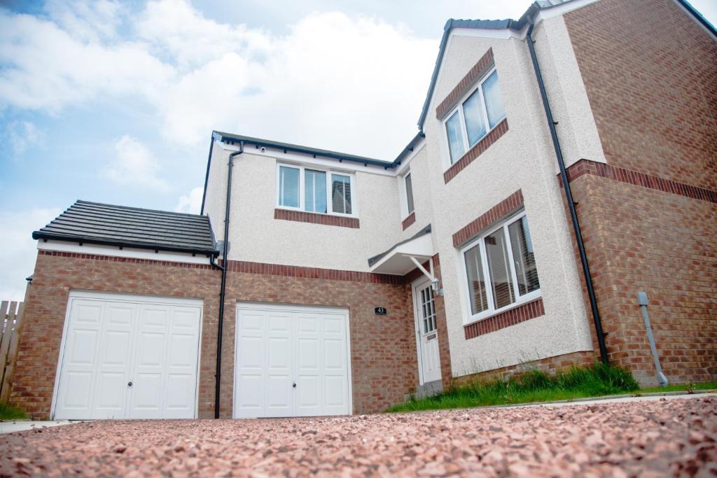 Cambuslang Villa | Beautiful 5 Bedroom House in Glasgow