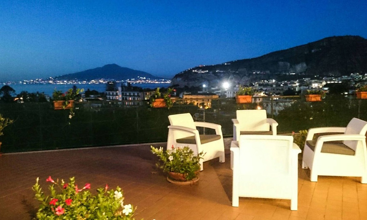 Sant'Agnello Apartment | Beautiful and bright apartment LA CASA DI DANA with private terrace and sea view