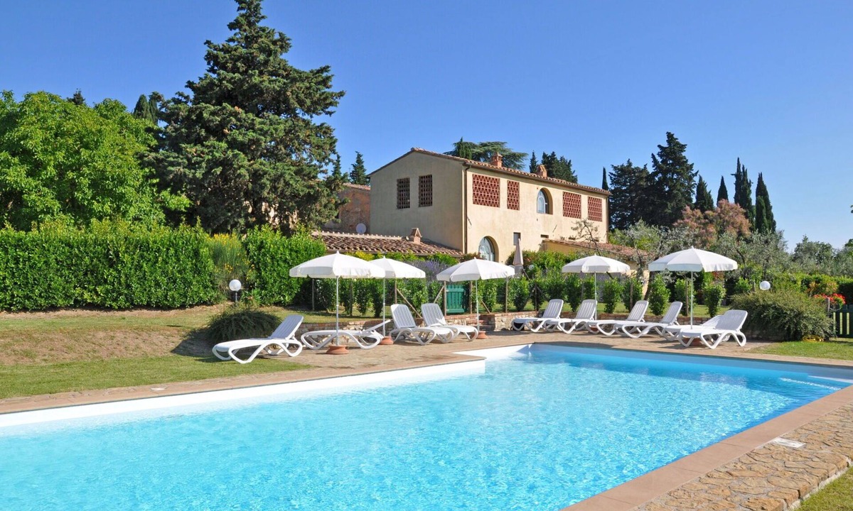 Tavarnelle Val di Pesa Apartment | Beautiful apartment for 4 guests with A/C, pool, WIFI and panoramic view, close to Greve In Chia.