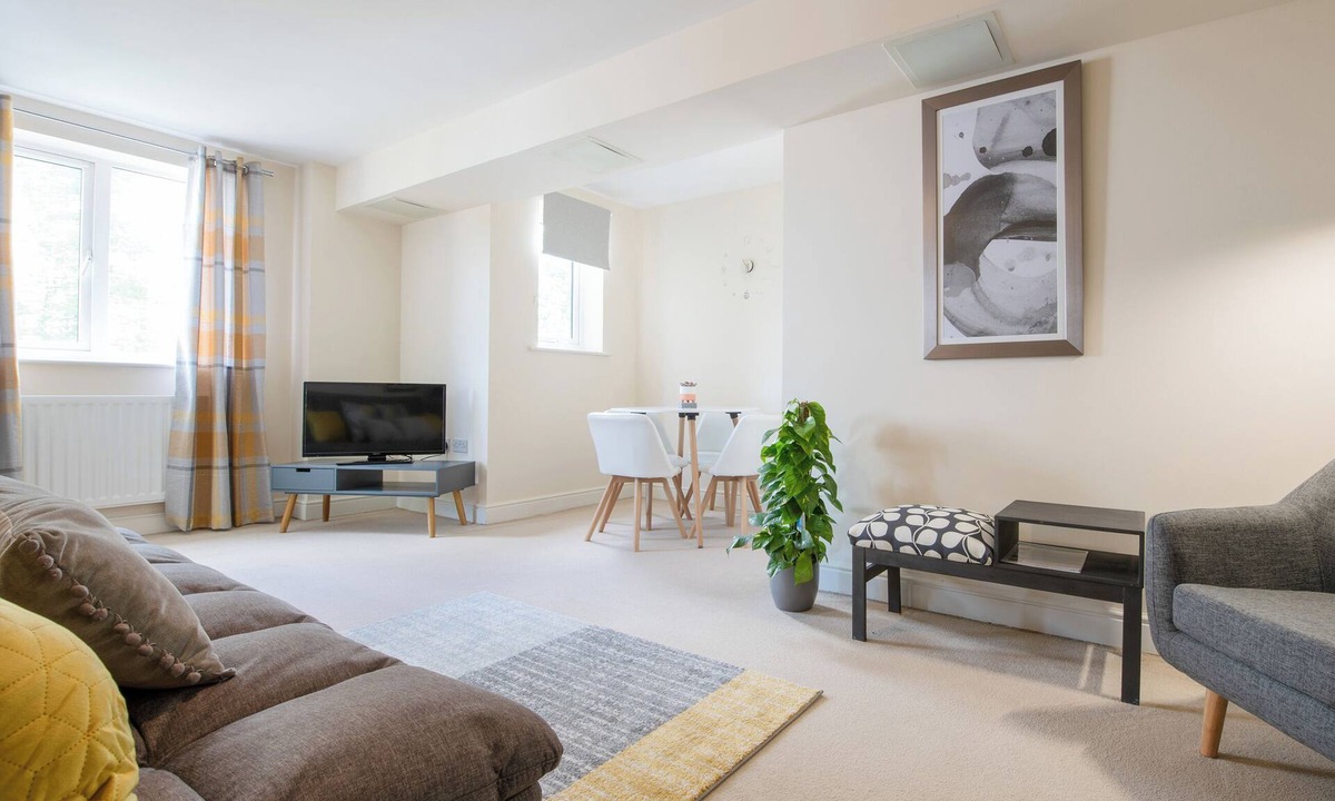Willesborough Cottage | Beautiful apartment in central Ashford with its own private balcony.