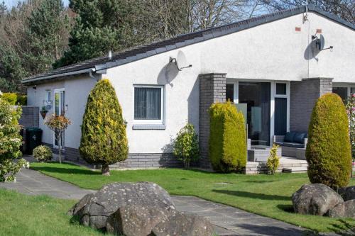 Longcroft House | Beautiful attractive house free parking near Airport
