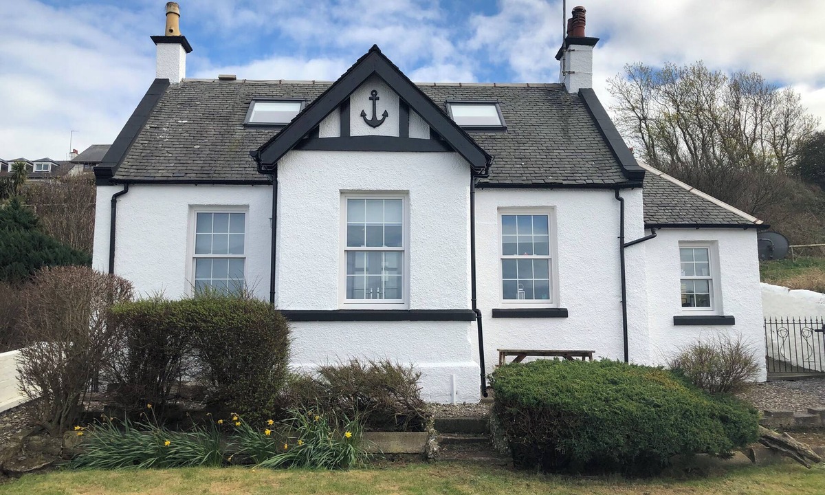 Dunure Cottage | Beautiful cottage on the beach, great sea views!
