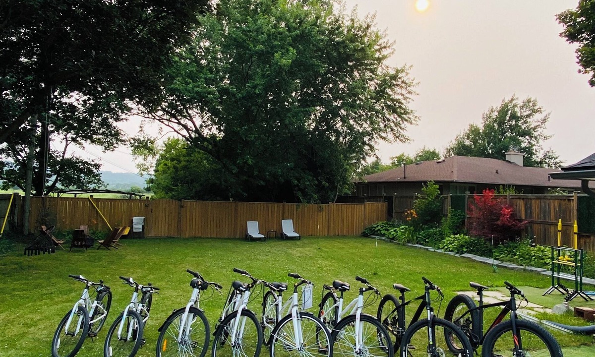 Niagara Falls House | Beautiful house in Niagara Parkway, near hiking and biking trails!