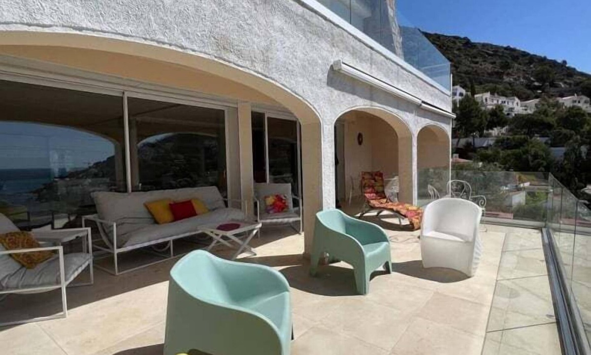 Almadraba-Canyelles Ski Chalet | Beautiful house in Roses near the beach Av-45