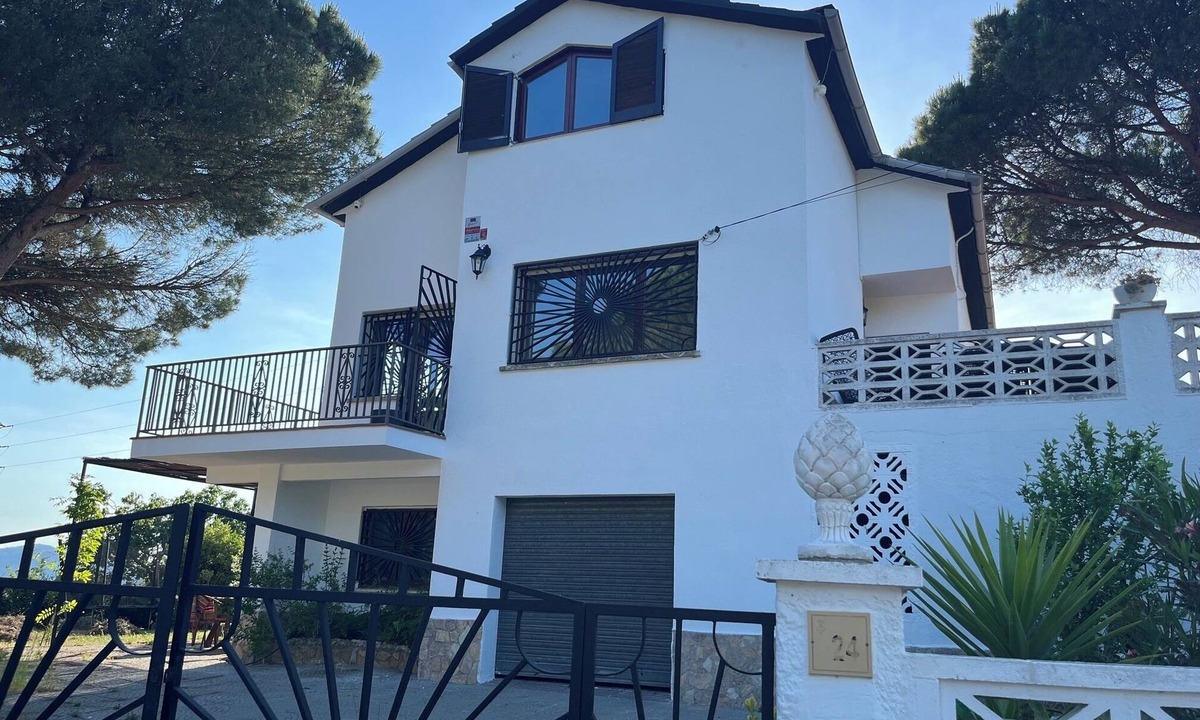 Mas Altaba House | Beautiful house with saltwater pool in quiet, green surroundings