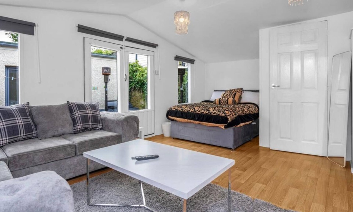 Blackburn Apartment | Beautiful private apartment next to the royal infirmary hospital
