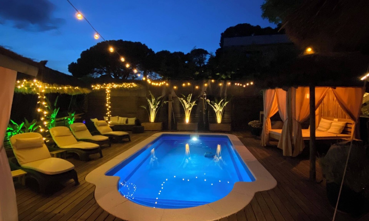 Begur Apartment | Beautiful studio/apartment with air conditioning and use of pool.