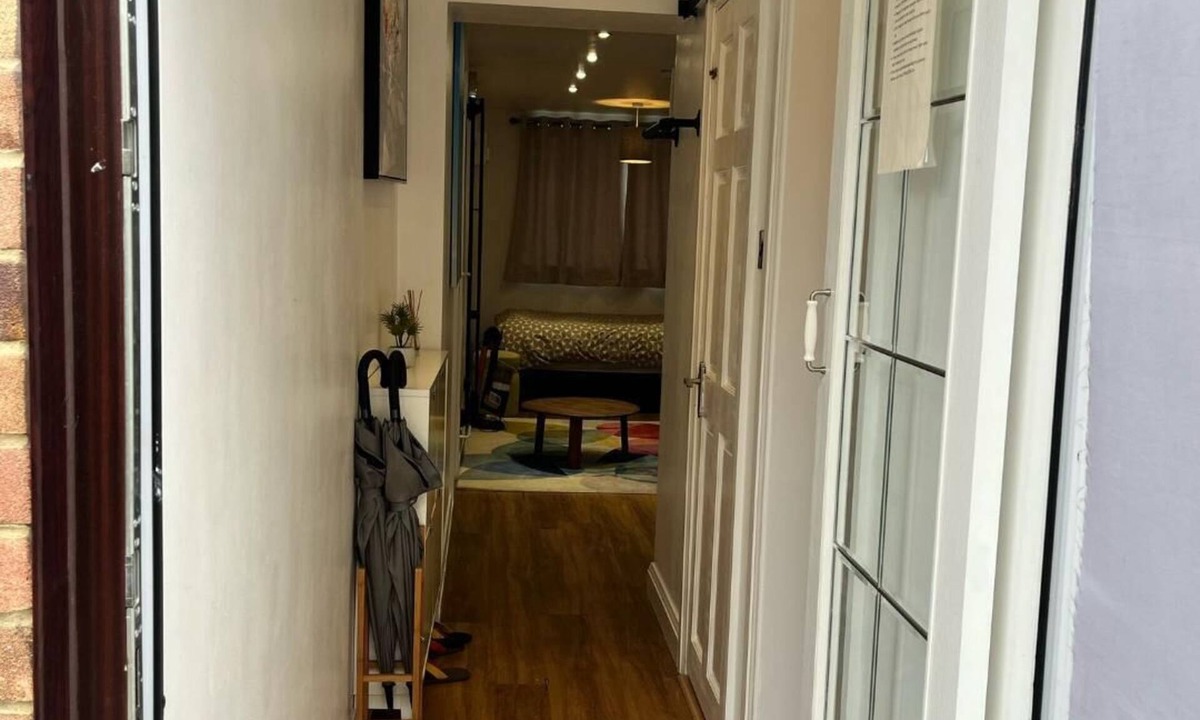 Redbridge Apartment | Beautiful Studio Flat in Aldersbrook/Wanstead