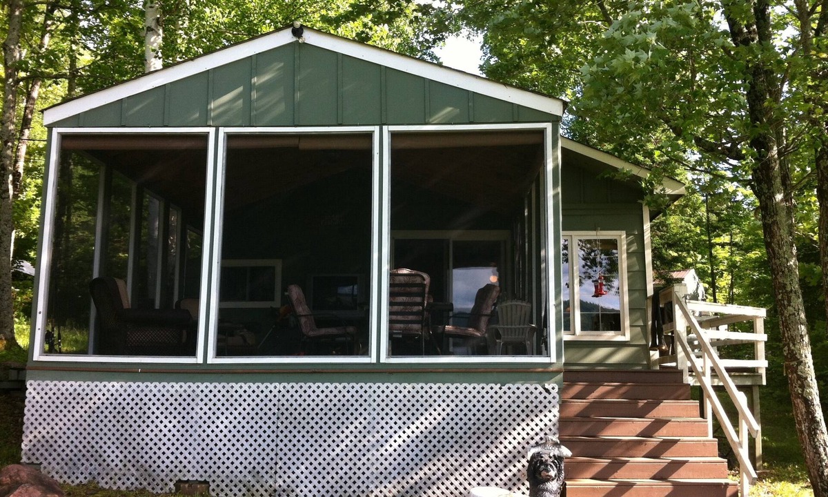 Algoma District Cottage | Beautiful views of Echo Lake. Enjoy evenings bug free from the screened in porch