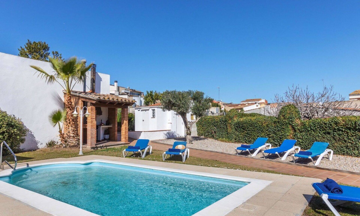 Vidreres House | Beautiful villa for 8 guests with private pool, WIFI, TV, patio and pets allowed