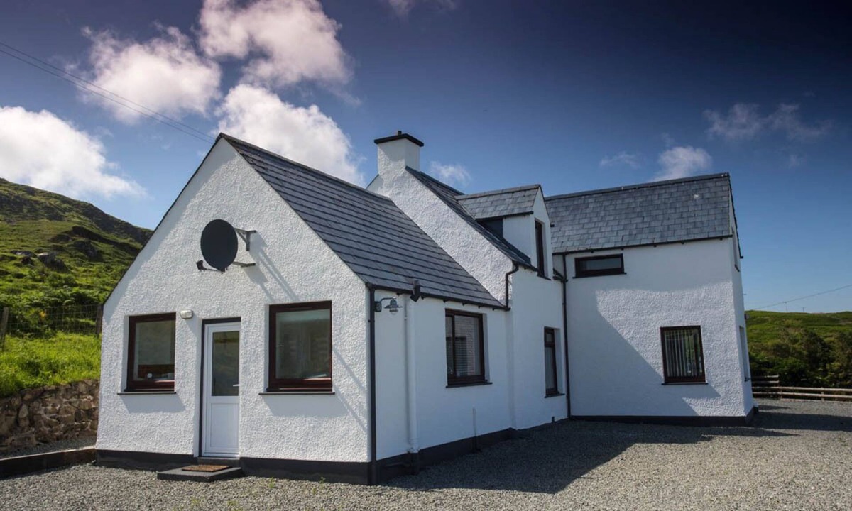 Flodigarry House | Beautiful & warm family home in stunning location. Close to great hiking trails.