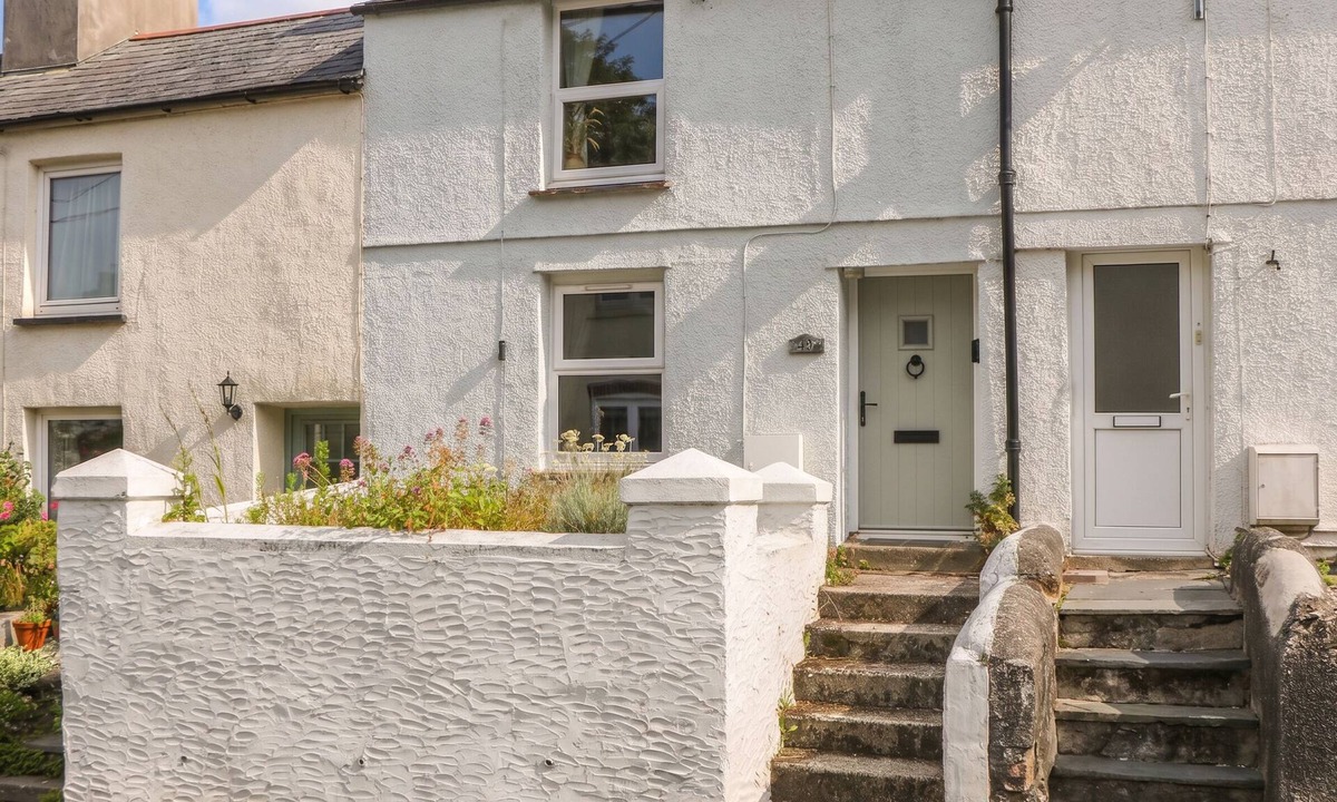 Bere Alston Cottage | BEDFORD COTTAGE, pet friendly, with open fire in Bere Alston