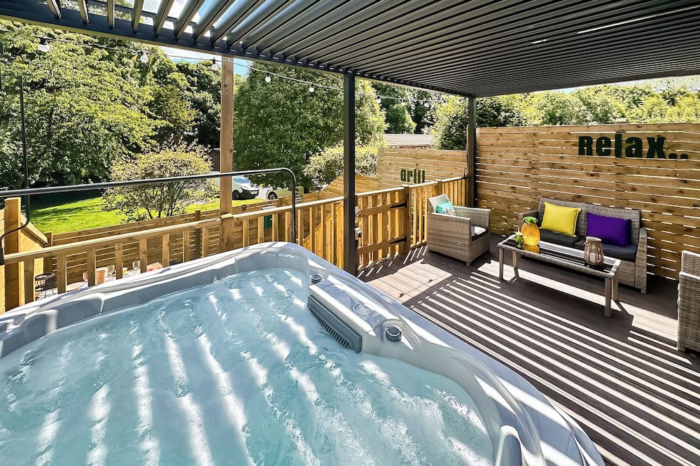 Raywell Ski Chalet | Beechwood Spa (Pet Garden)
