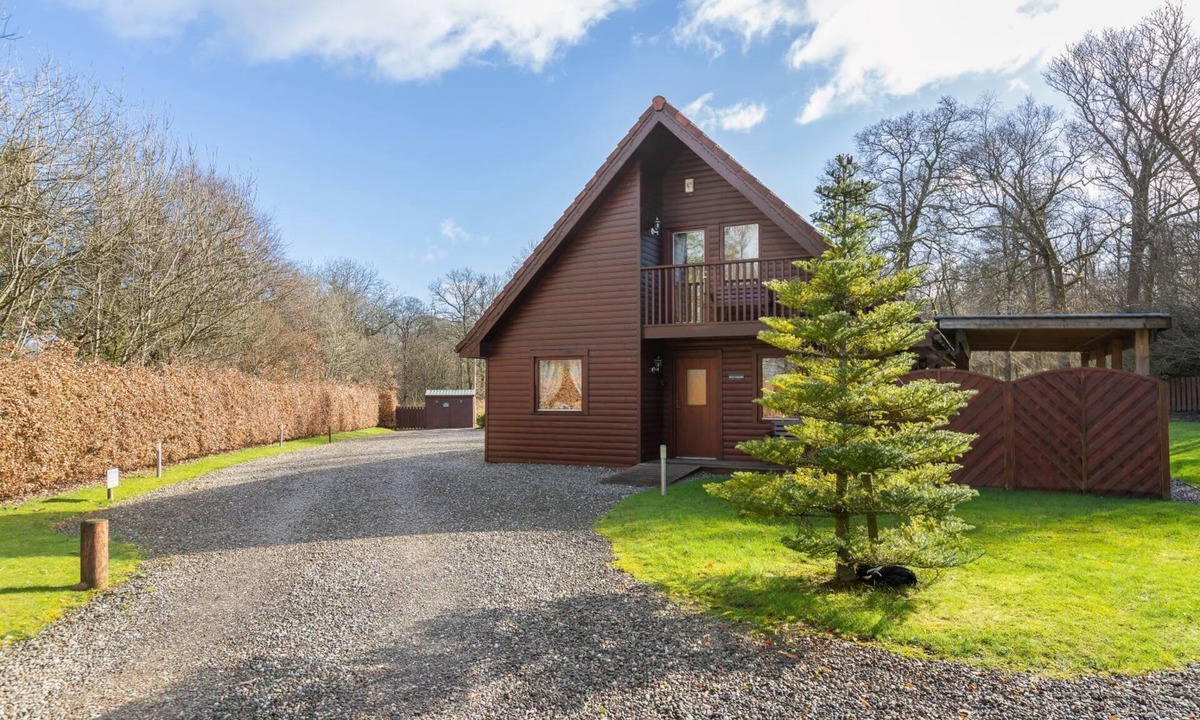 Drymen Cottage | Ben Lomond Luxury Lodge with hot tub and sauna