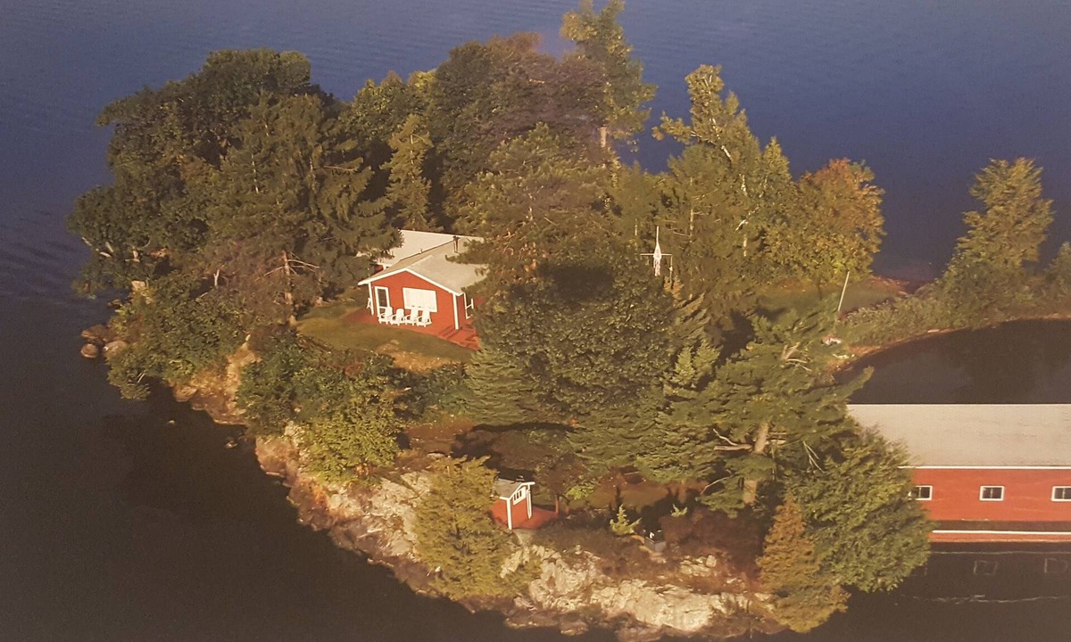 Leeds and the Thousand Islands Cottage | Best view of the 1000 islands. Just had 3 weeks open up for Canada Day book now!