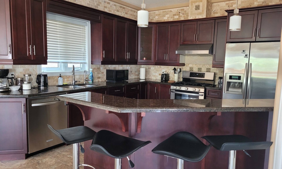 Highland West House | Big house for the big family! 6 bedrooms and 3.5 bathrooms.