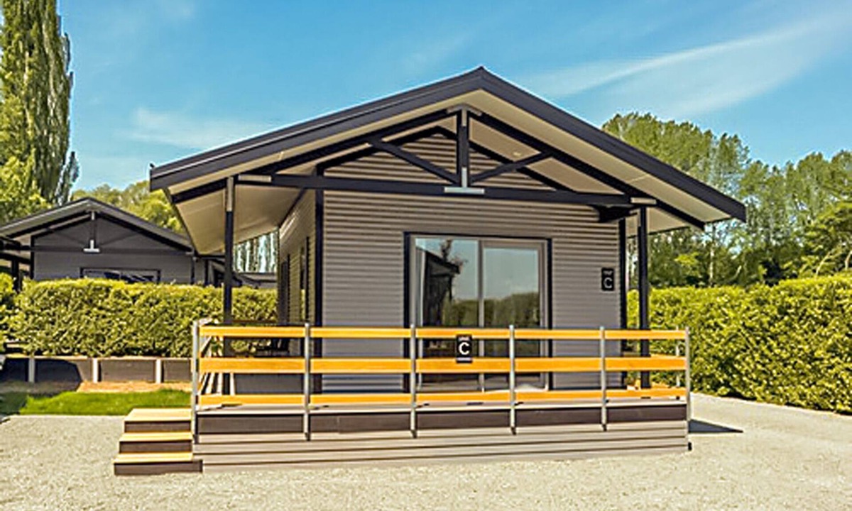 Geraldine Hotel | Black on Grey Motel