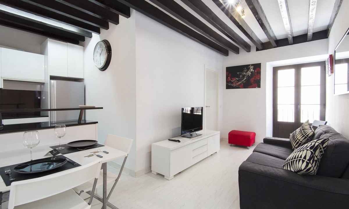Centre Apartment | BLACK&WHITE APARTMENT minimum stay 31 nights