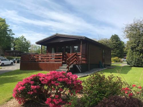 Newton Stewart Ski Chalet | Bluebell Lodge 5 with Hot Tub