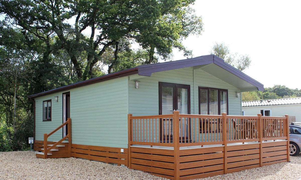 Landrake House | BLUEBELL LODGE, pet friendly, with hot tub in Saltash