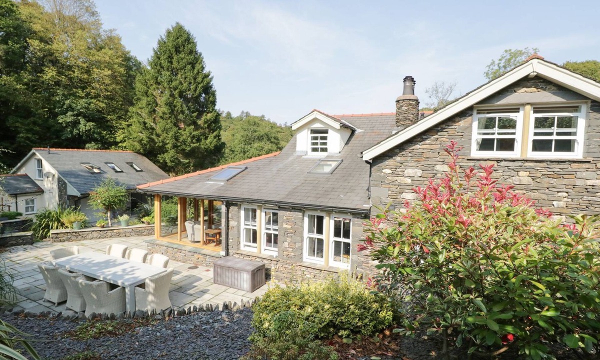 Low Newton Cottage | BOBBIN MILL COTTAGE, family friendly, with open fire in Lakeside