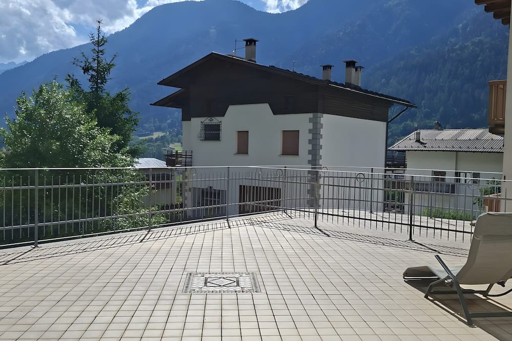 Bocenago Apartment | Bocenago Duplex Apartment with Mountain View, Private Terrace and Wi-Fi