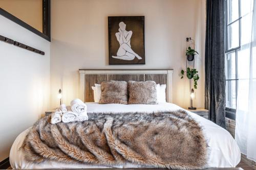 Stratford Apartment | Bradshaw Lofts The Brixton King Suite
