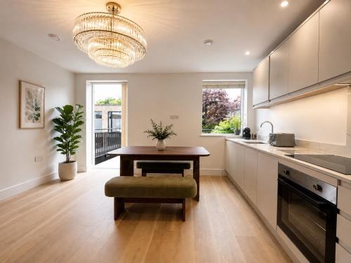 High Barnet Apartment | BRAND NEW! Stunning 3 Bedroom Apartment,sleep 8
