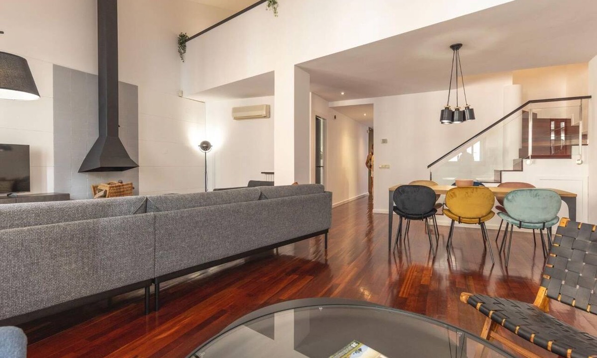 Old Town Apartment | Bravissimo Cort Reial Palau, Duplex penthouse