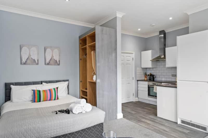 Maidstone Apartment | BridgeCity Glamorous studio Free Parking in Maidstone Town