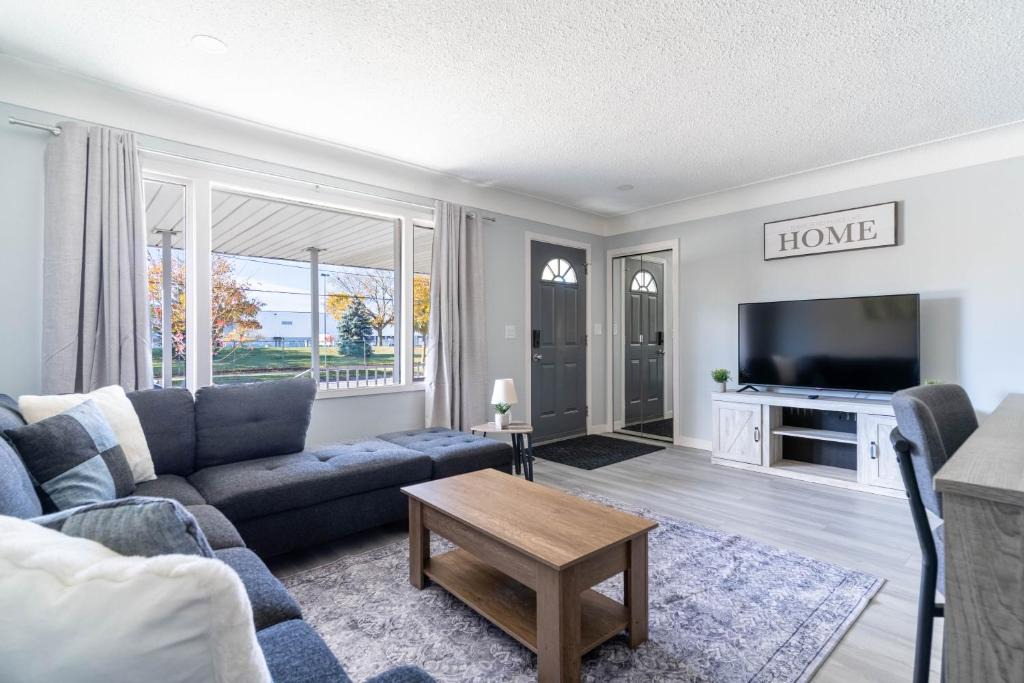 Windsor Apartment | Bright 2BR Home Near Airport & Shops