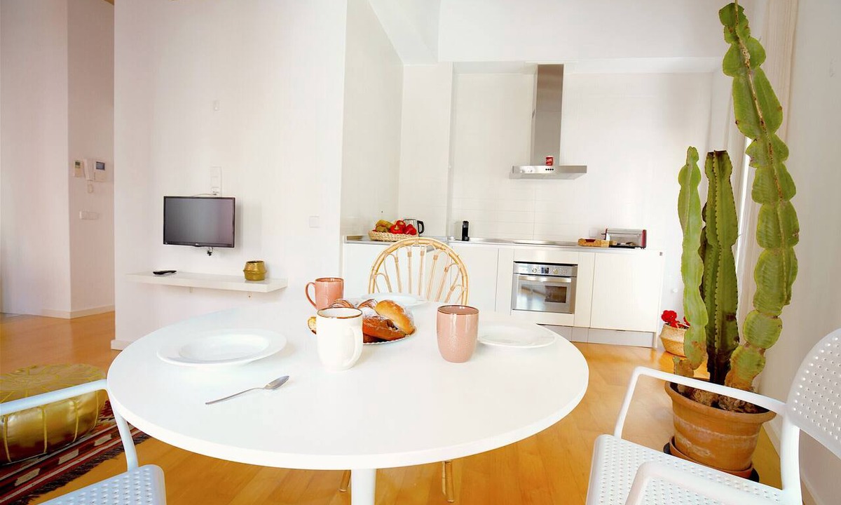 La Llotja-Born Apartment | Bright Apartment in Palma Old Town, Wifi, Balcony, Spacious, Air Conditioning