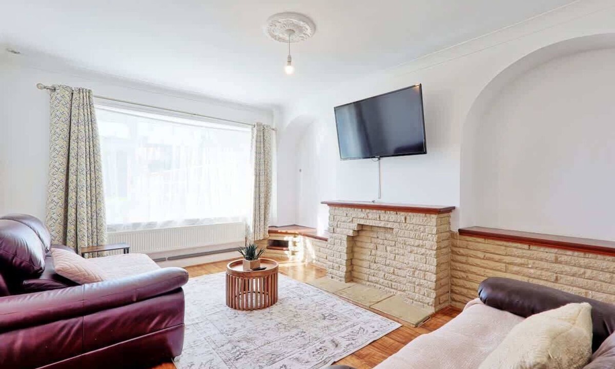 Tilbury House | Bright & Spacious 2BR Retreat in Tilbury