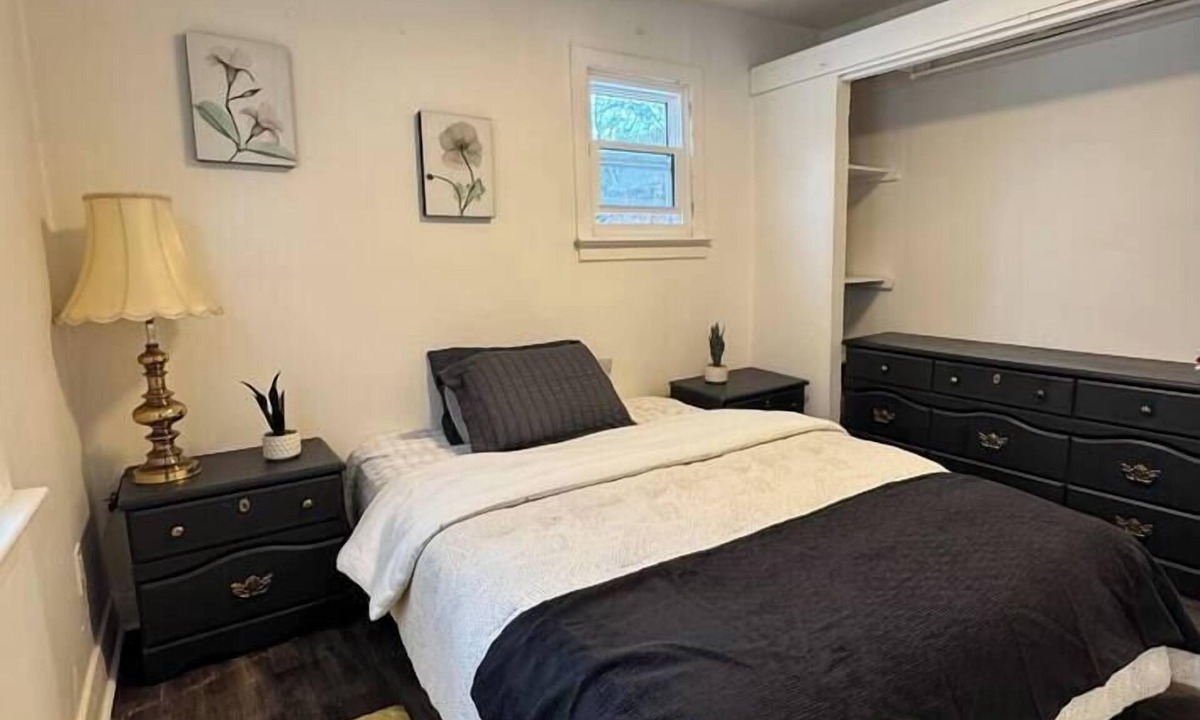 South London Apartment | Budget friendly 1BD in Wortley Village