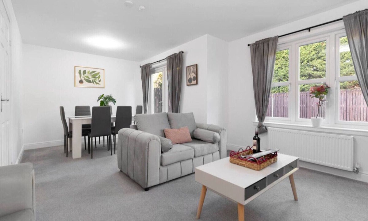 Kirkliston House | Buie`s Runway Retreat