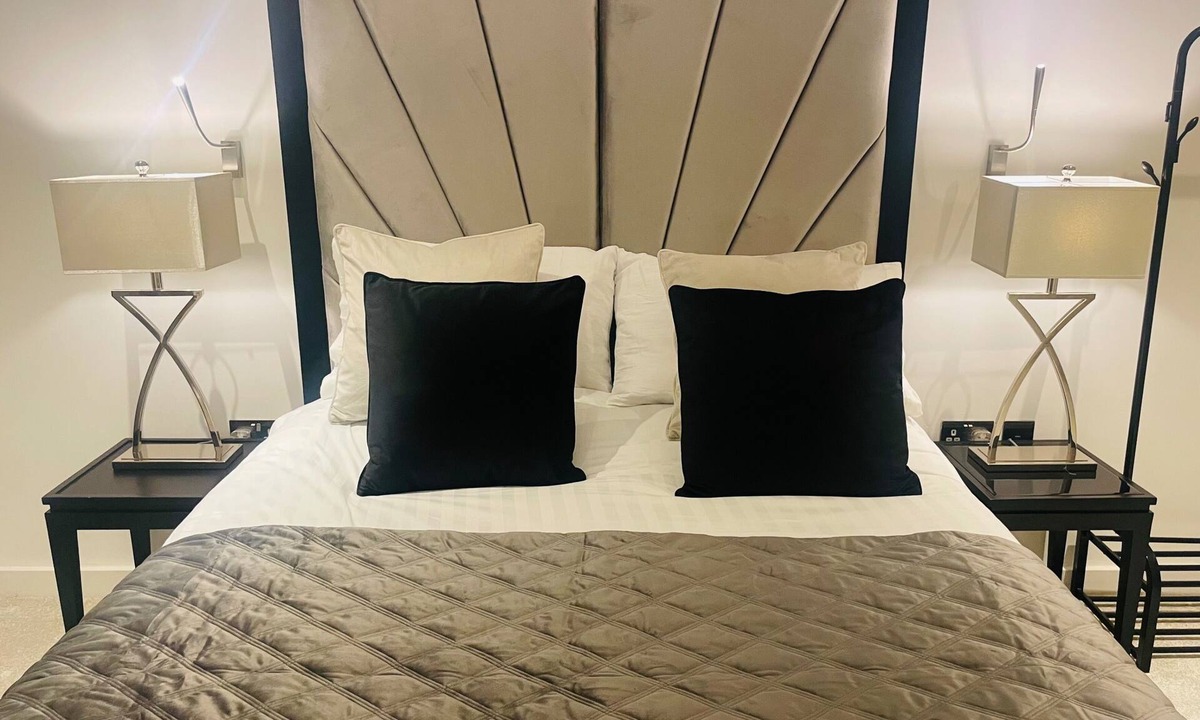 St Albans Apartment | Business Suite Lux 2 Bed Apartment in St Albans