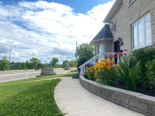 Niagara Falls Bed & Breakfast | Butterfly Manor